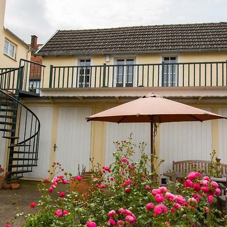 Room 68 Friedberg  Exteriör bild