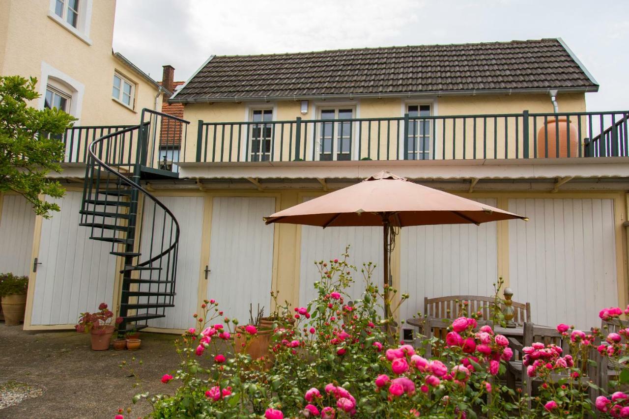 Room 68 Friedberg  Exteriör bild