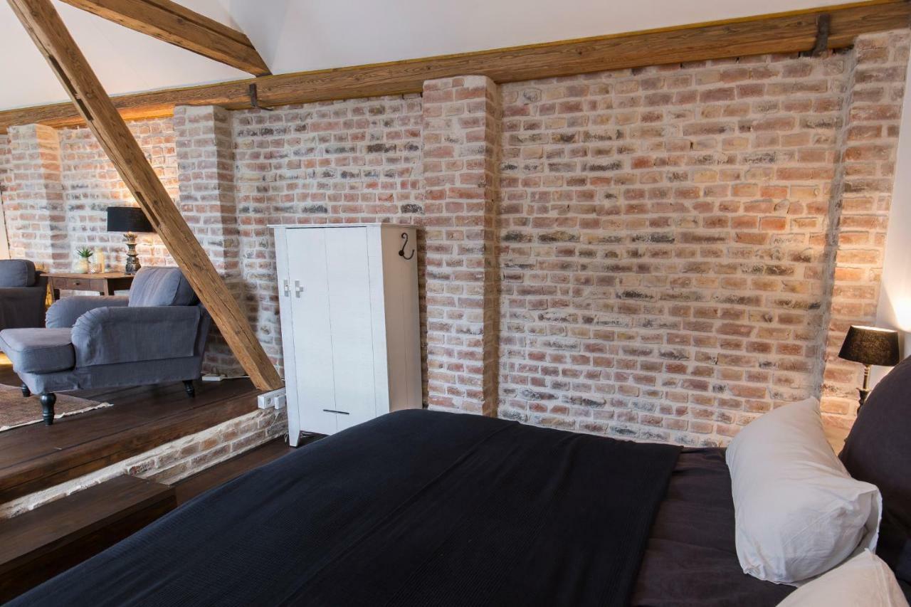 Room 68 Friedberg  Exteriör bild