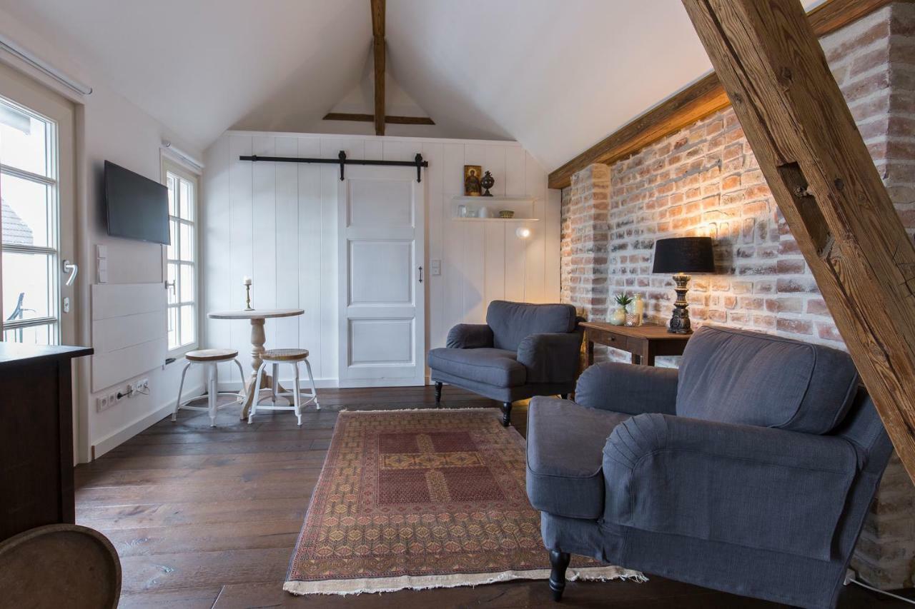Room 68 Friedberg  Exteriör bild
